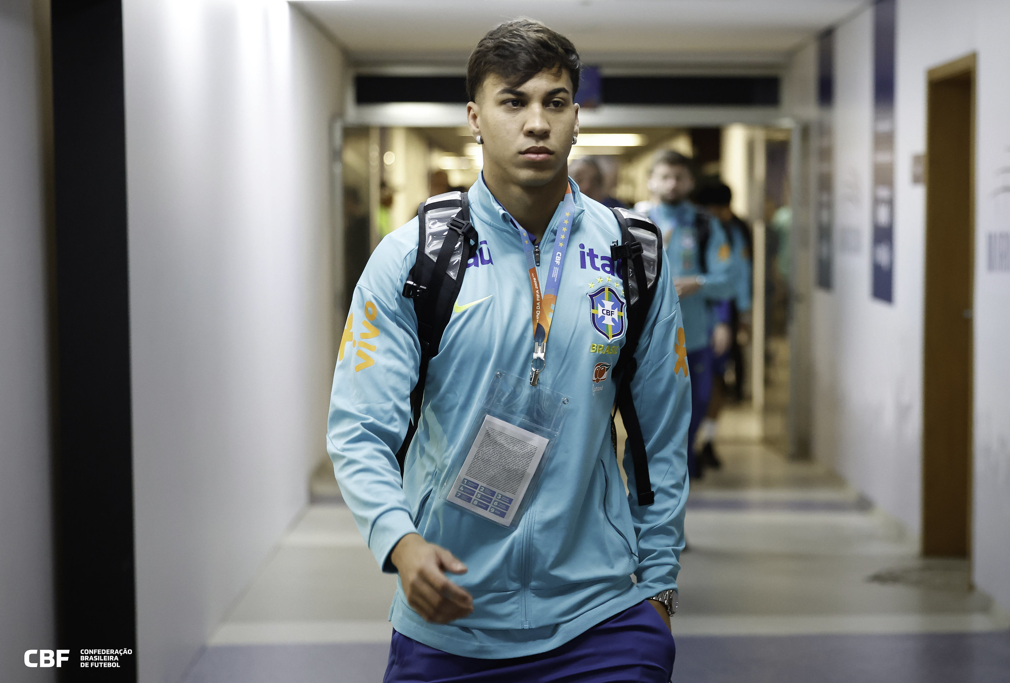 Após lesão pela seleção brasileira, Kaio Jorge, do Cruzeiro, vai voltar para BH e será reavaliado